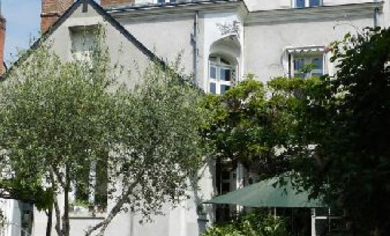 Tours Prébendes/Rabelais: Superbe maison bourgeoise du 19ème avec jardin paysagé de 400m² exposé sud. 
